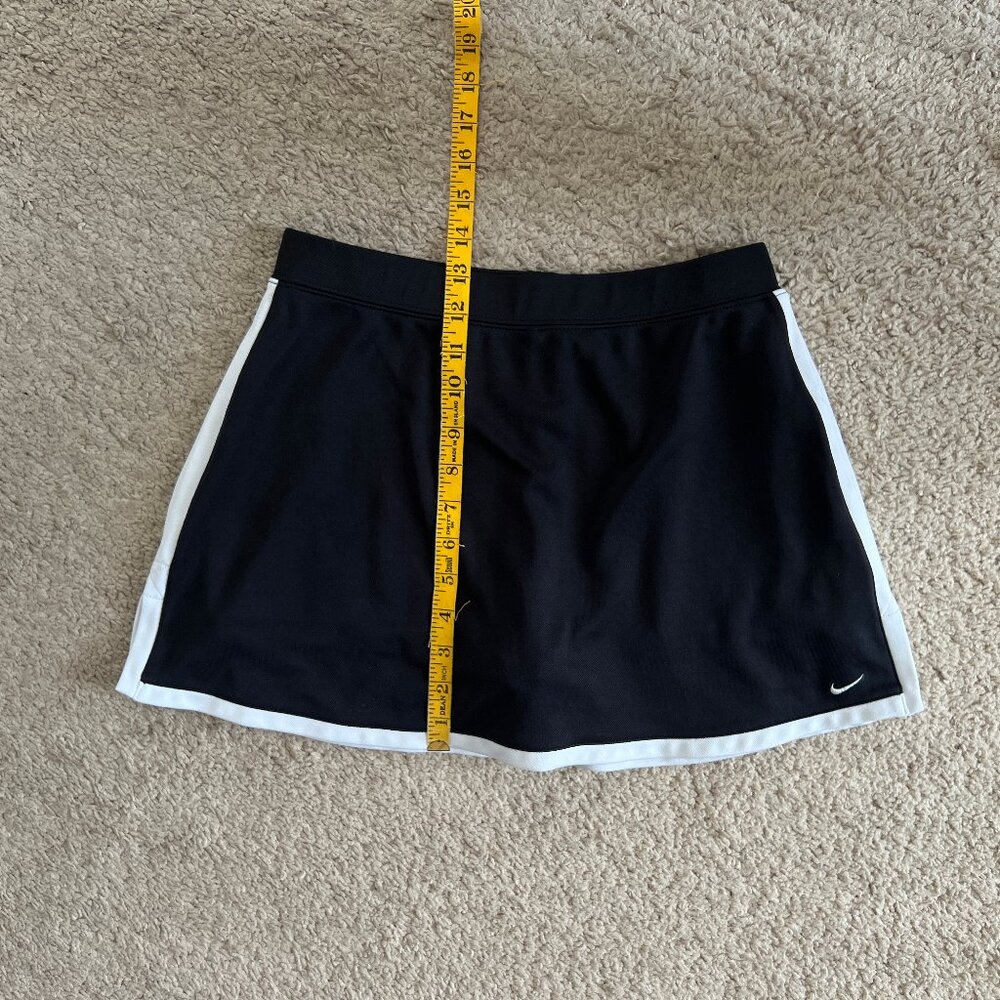 Nike Tennis Skirt with Built-in Shorts – Ladies S / Girls XL – Black & White - Picture 10 of 16